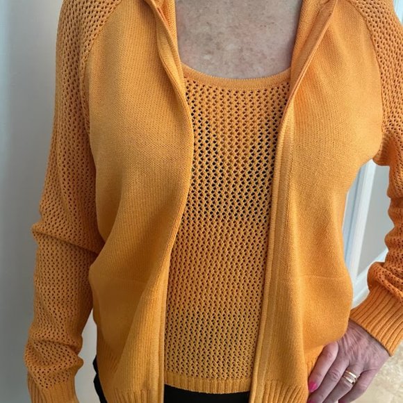 St John sweater jacket with Hoodie and a separate matching sleeveless top. - Picture 3 of 10